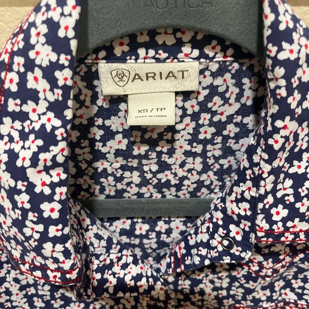 Ariat Navy and White Floral Women’s Shirt - Picture 3 of 5